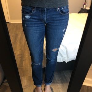 American Eagle distresses women’s jeans size 8